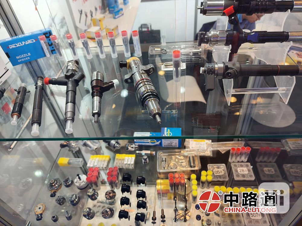 Fuel Injection Nozzle L136PBD Fuel Injection Nozzle L217PBC - foto 1