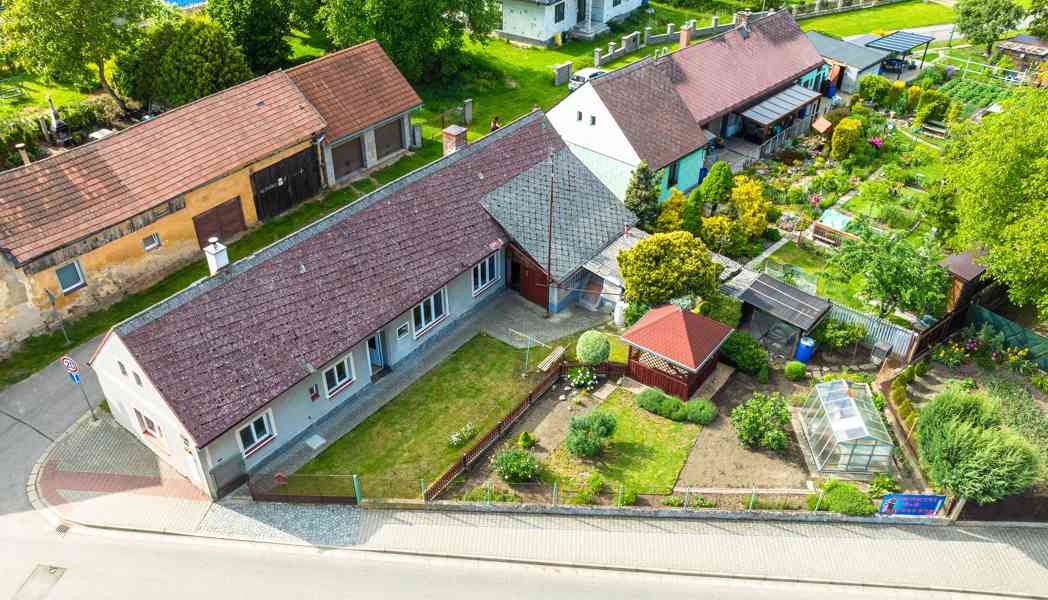 Prodej útulného domu 3+kk se zahrádkou, pergola, Libáň - foto 2