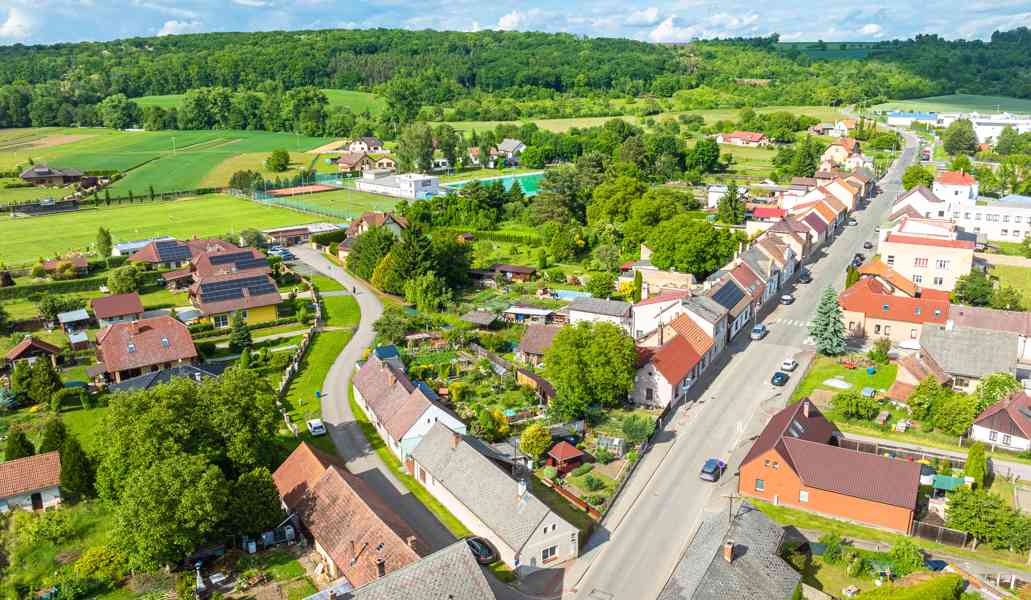 Prodej útulného domu 3+kk se zahrádkou, pergola, Libáň - foto 4