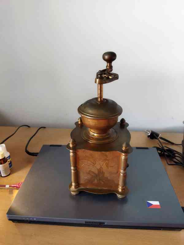pěkný mosazný mlýnek, kol. r. 1900 - foto 3