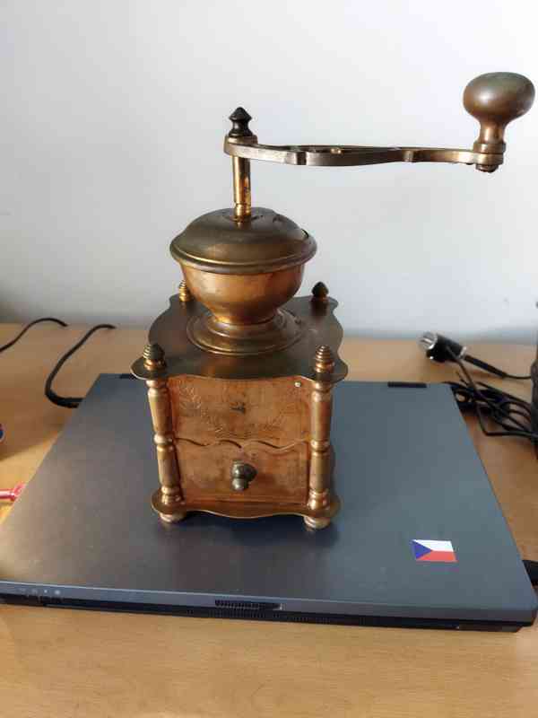pěkný mosazný mlýnek, kol. r. 1900 - foto 8