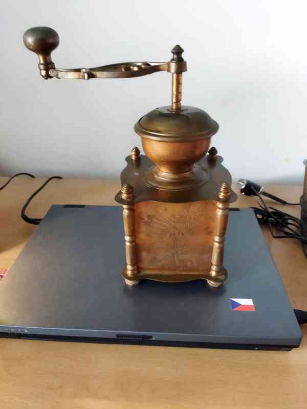 pěkný mosazný mlýnek, kol. r. 1900 - foto 7
