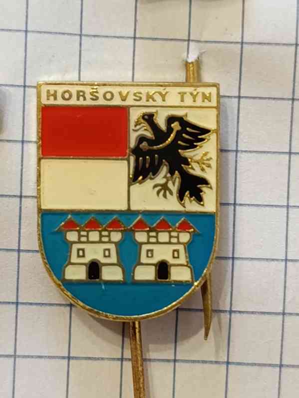 Retro odznaky heraldické znaky českých a slovenských měst - foto 9