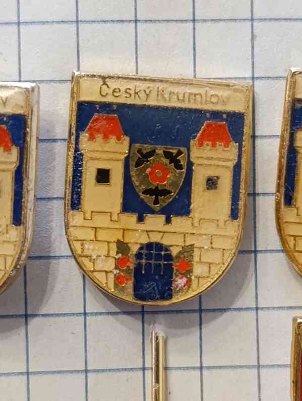 Retro odznaky heraldické znaky českých a slovenských měst - foto 5