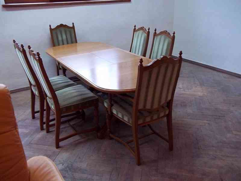  113 Rustikální rozkládací dřevěný stůl a 6 židlí - masiv - foto 2