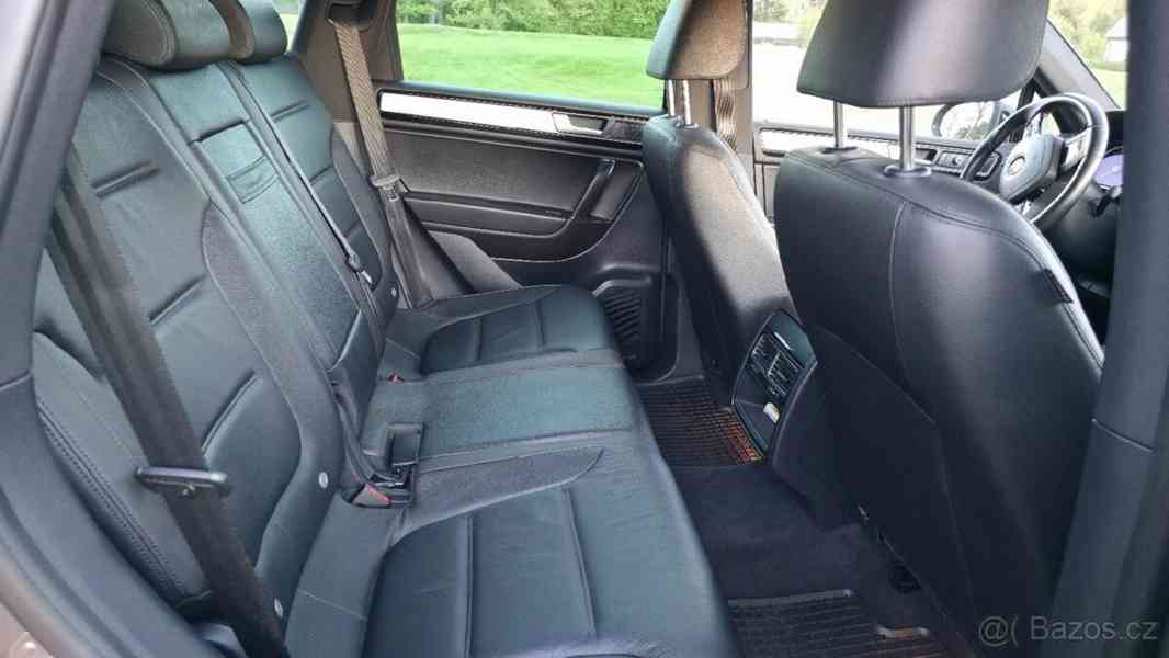 Volkswagen Touareg 3,0   TDI 193KW Top stav - foto 15