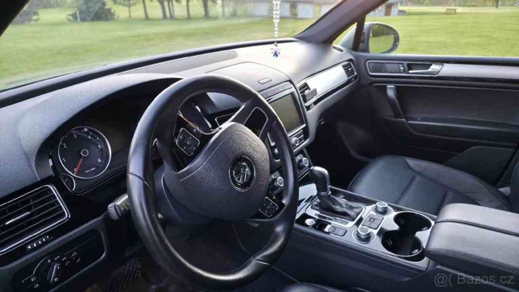 Volkswagen Touareg 3,0   TDI 193KW Top stav - foto 10