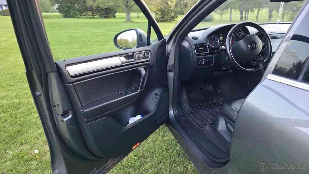 Volkswagen Touareg 3,0   TDI 193KW Top stav - foto 11