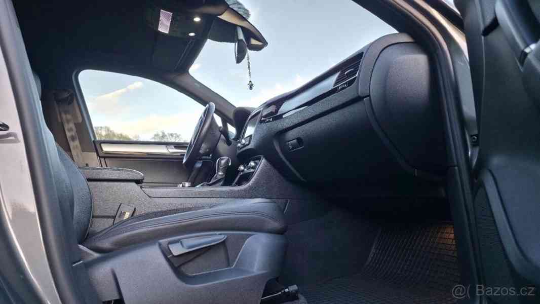 Volkswagen Touareg 3,0   TDI 193KW Top stav - foto 3