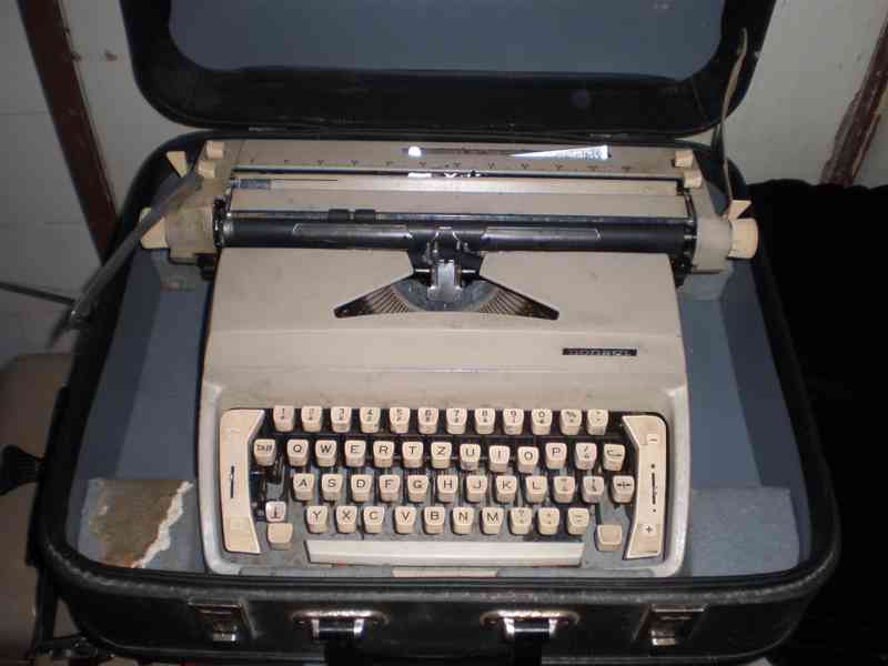 kufříkový psací stroj Rheinmetall + ještě jeden - foto 3