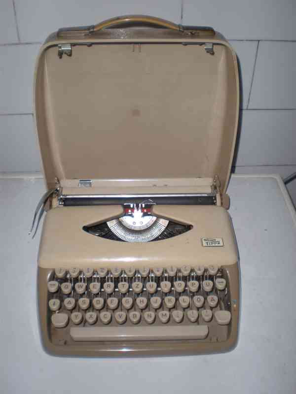 kufříkový psací stroj Rheinmetall + ještě jeden - foto 2