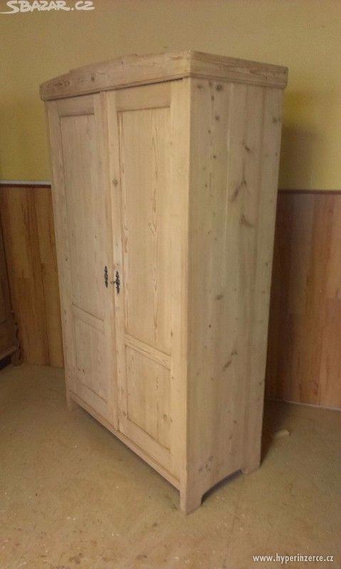 Nabízím starou smrkovou šatní skřín - foto 1