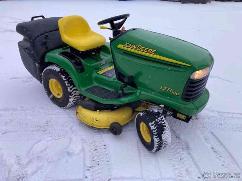 Zahradní traktor John Deere - foto 8