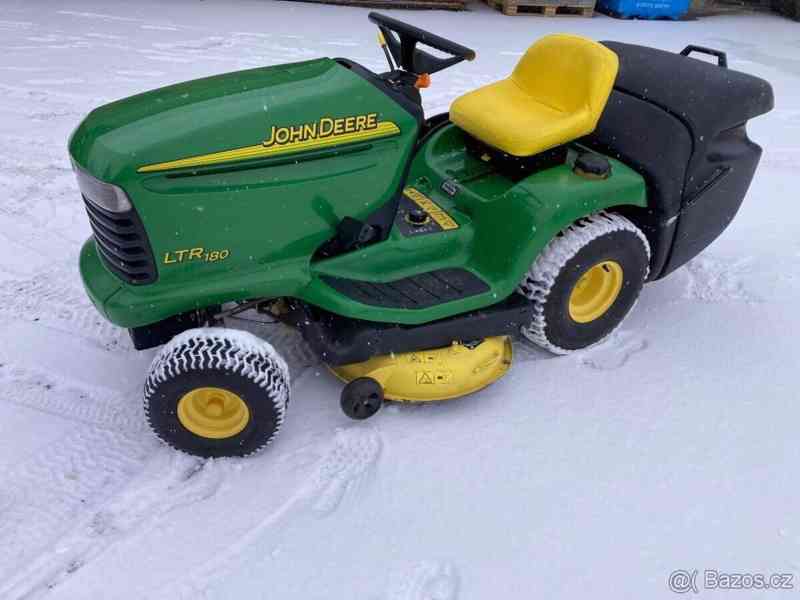 Zahradní traktor John Deere - foto 3