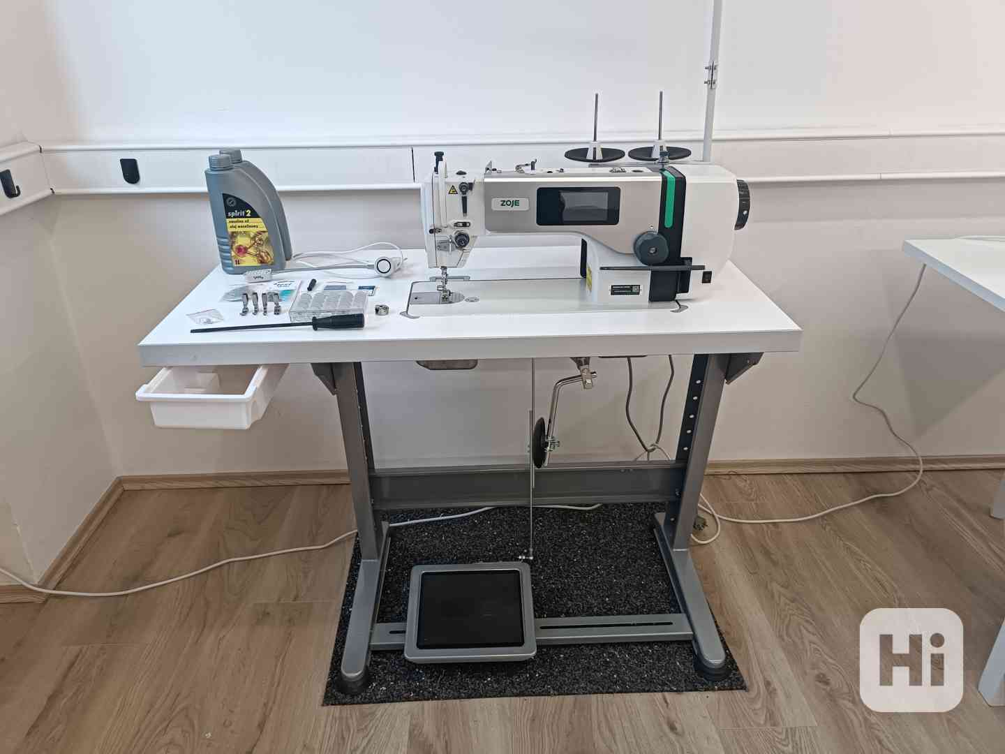 průmyslový jednojehlový šicí stroj ZOJE A8000 - foto 1