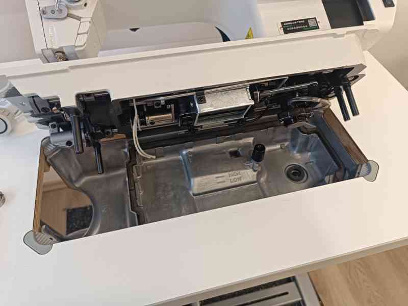 průmyslový jednojehlový šicí stroj ZOJE A8000 - foto 4