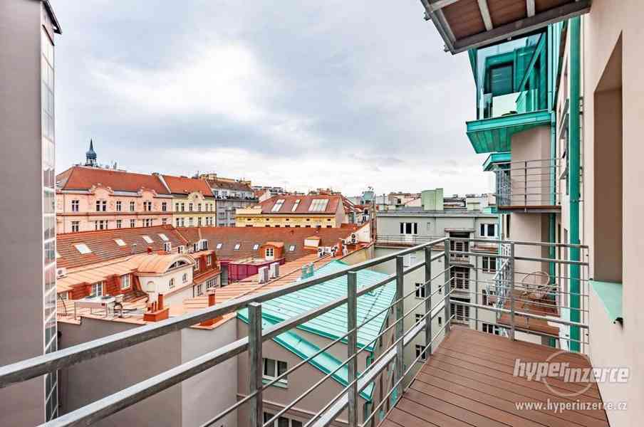 Prodej luxusního bytu 2+1, balkon, parkovací stání, Praha 2 - foto 22