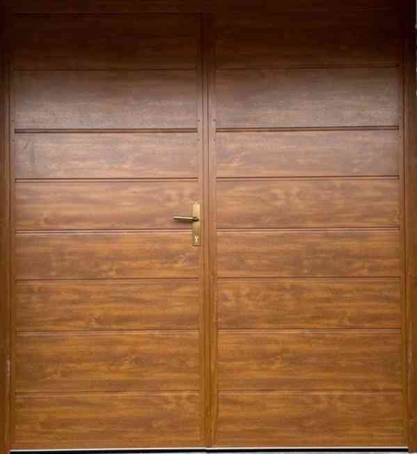 Dvojkřídlová garážová vrata 2070 x 2235 - zlatý dub
