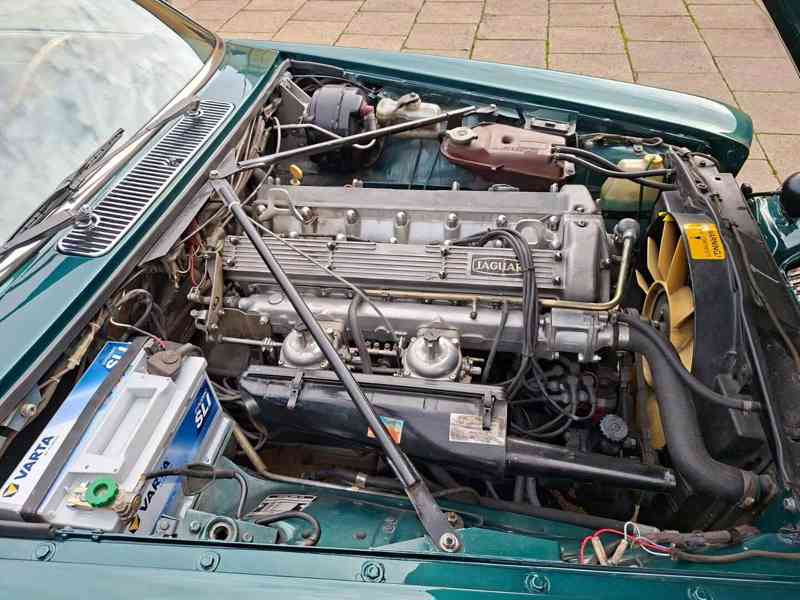 Jaguar XJ6 3,4  r. v. 1984 - foto 11