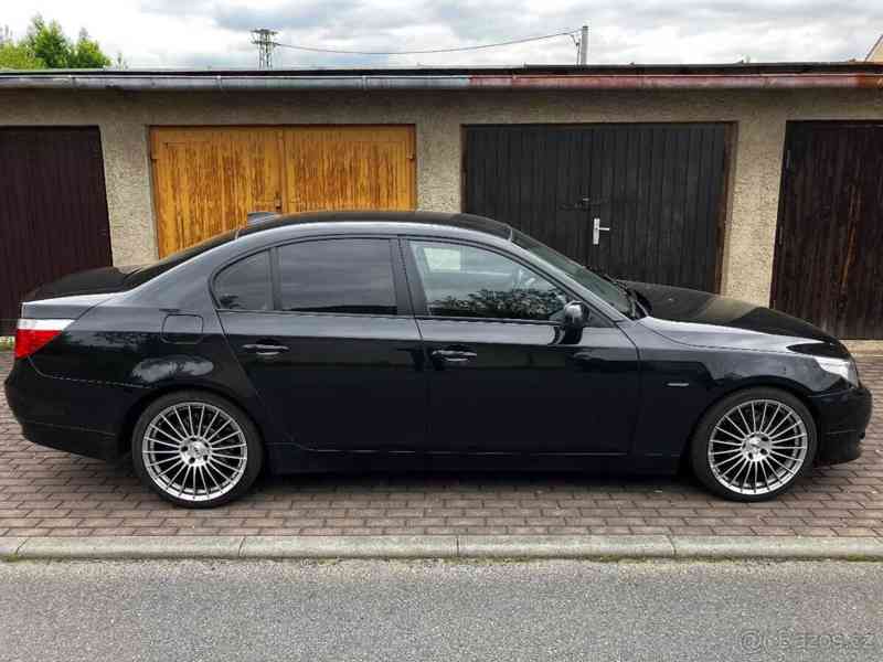 BMW Řada 5 3,0 530i E60 190 kW - foto 6