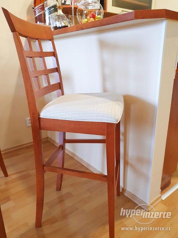 Barová židle dřevo – barva třešeň, v. 126 cm, 700 Kč - foto 1