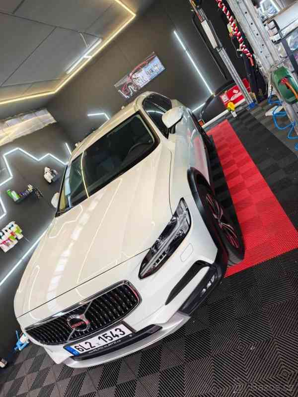 Volvo V90 CC D4 AWD + original el. tažné - foto 17