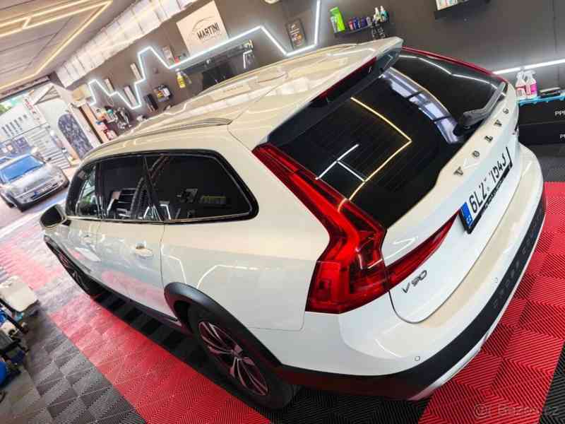 Volvo V90 CC D4 AWD + original el. tažné - foto 16
