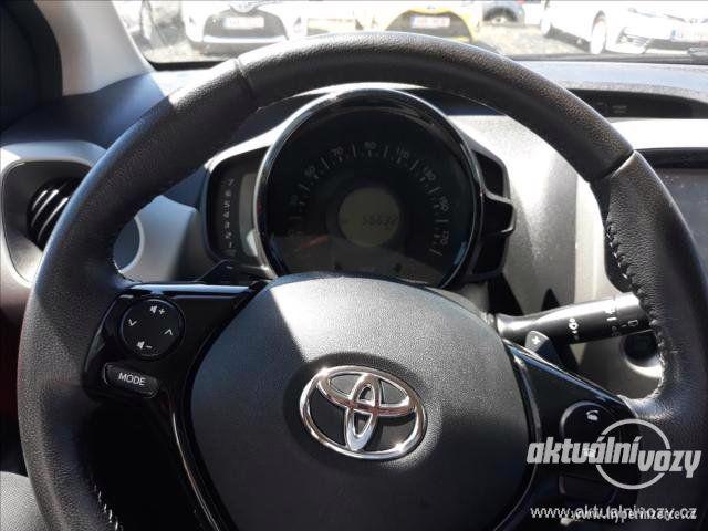 Toyota Aygo 1.0, benzín, RV 2015 - foto 5