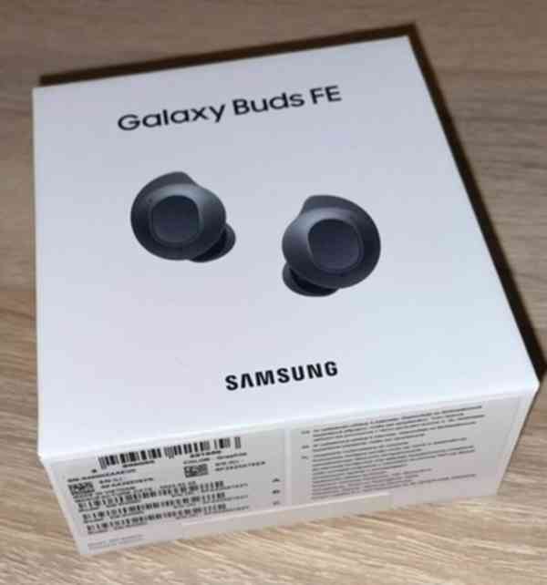 Sluchátka Samsung Galaxy Buds FE - grafitová - foto 2