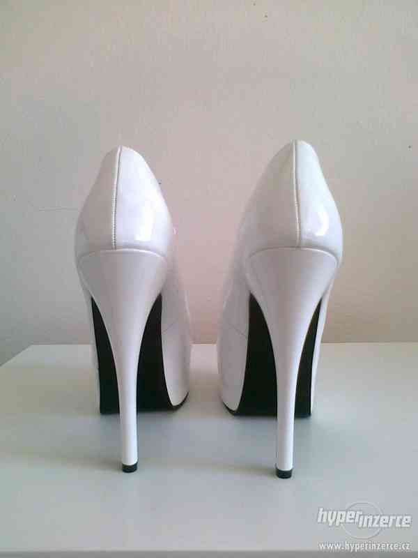 Nové luxusní sexy bílé lodičky Pleaser Bordello ve vel.42 - foto 6