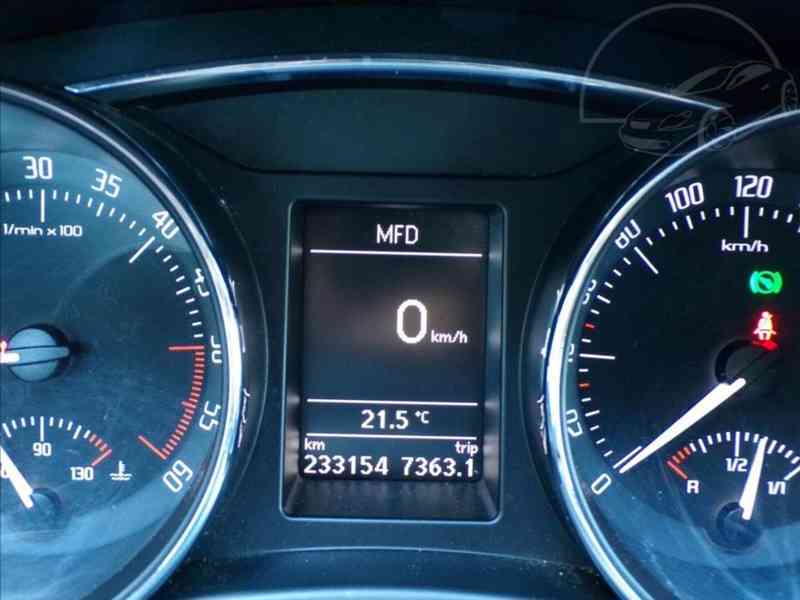 Škoda Superb 2,0 TDI AUTOMAT,XENON,KŮŽE - foto 6