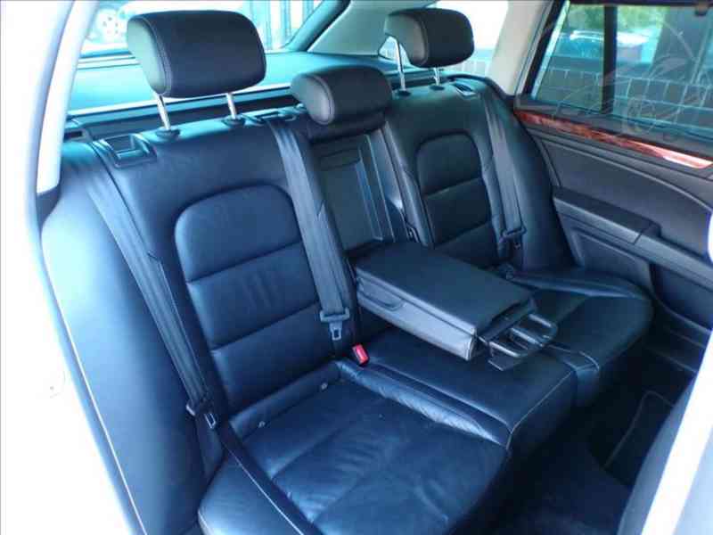 Škoda Superb 2,0 TDI AUTOMAT,XENON,KŮŽE - foto 14