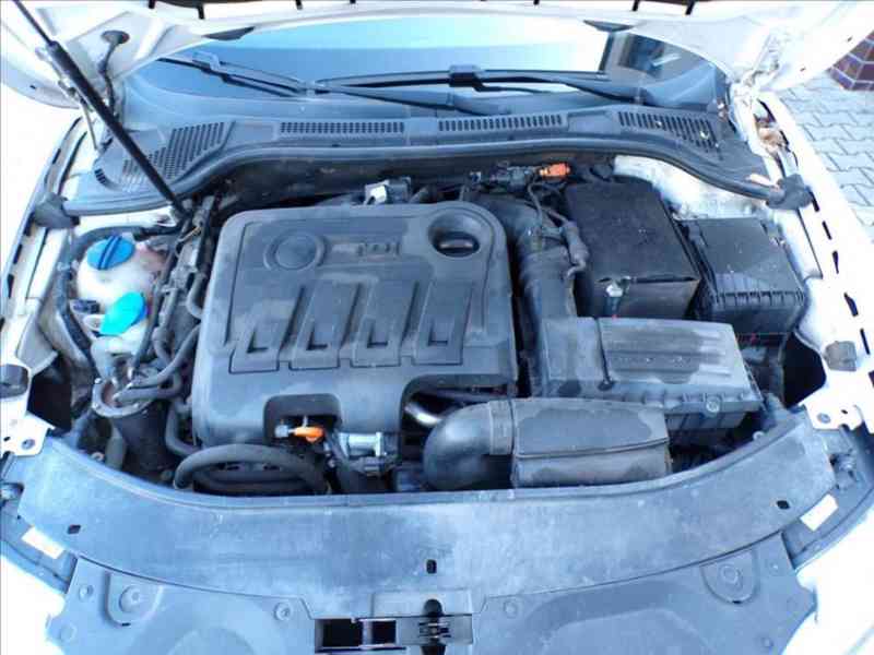 Škoda Superb 2,0 TDI AUTOMAT,XENON,KŮŽE - foto 17