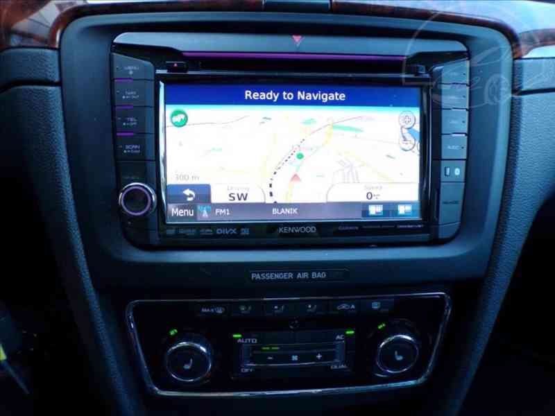 Škoda Superb 2,0 TDI AUTOMAT,XENON,KŮŽE - foto 7