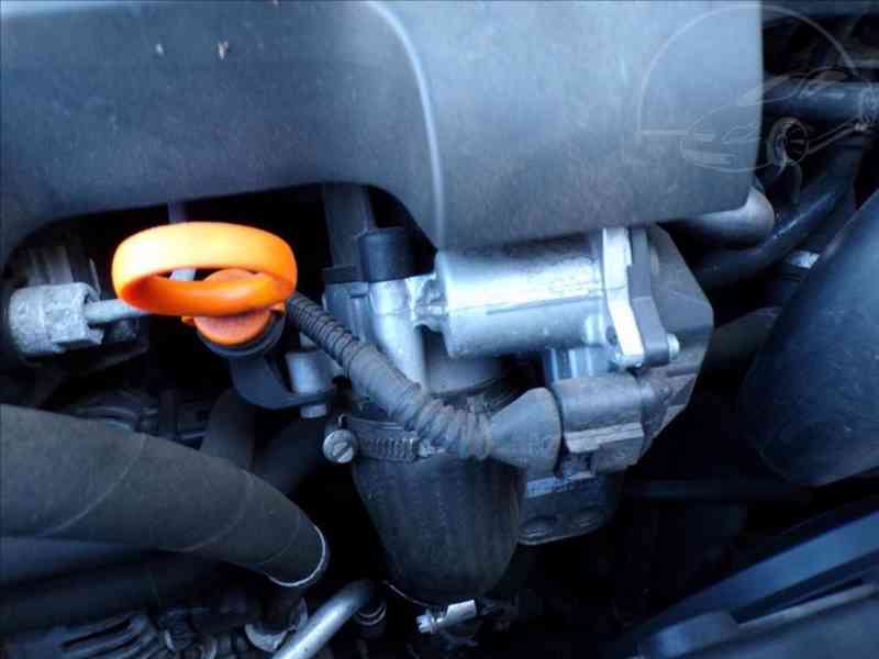 Škoda Superb 2,0 TDI AUTOMAT,XENON,KŮŽE - foto 18