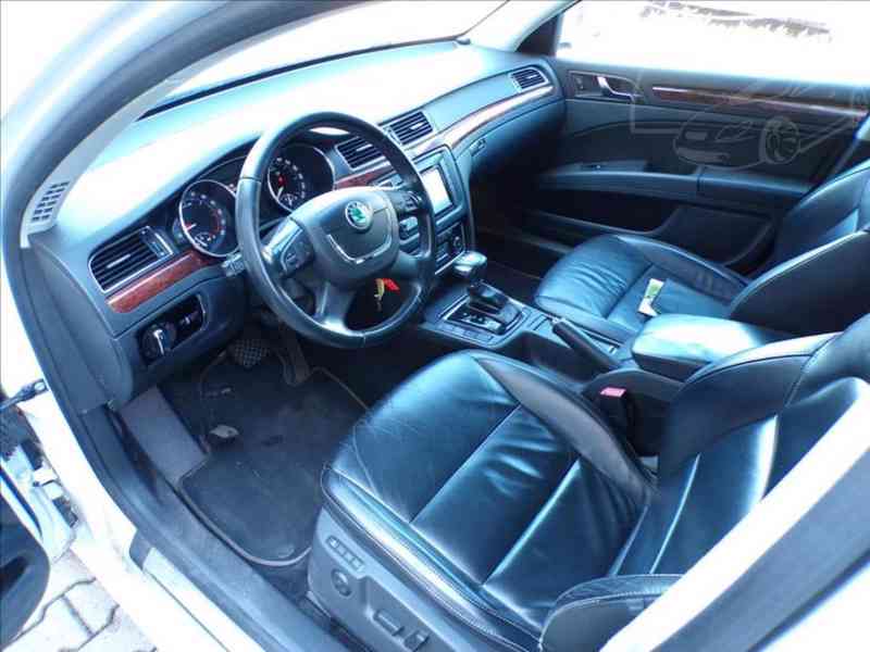 Škoda Superb 2,0 TDI AUTOMAT,XENON,KŮŽE - foto 9
