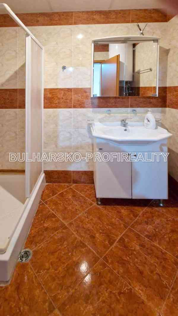  Bulharsko-PROSTORNÝ APARTMÁN 2+kk (63 m) - foto 8