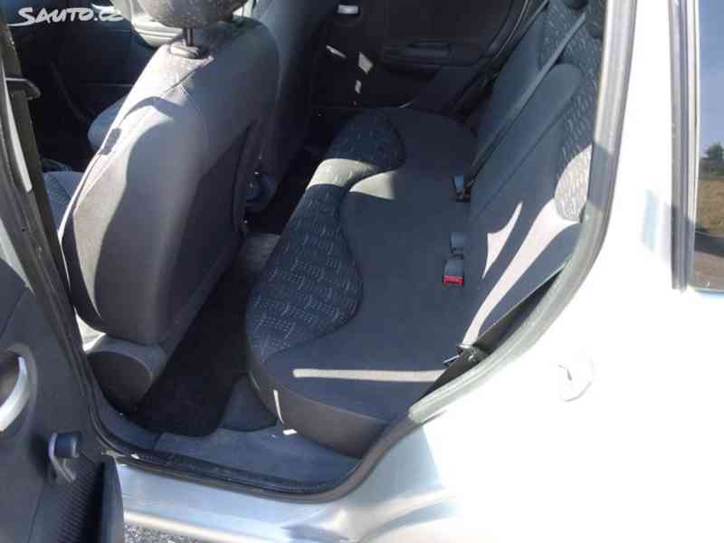 Citroën C3, 1.1i (r.v.2008)2.Maj.Koup. v ČR - foto 13