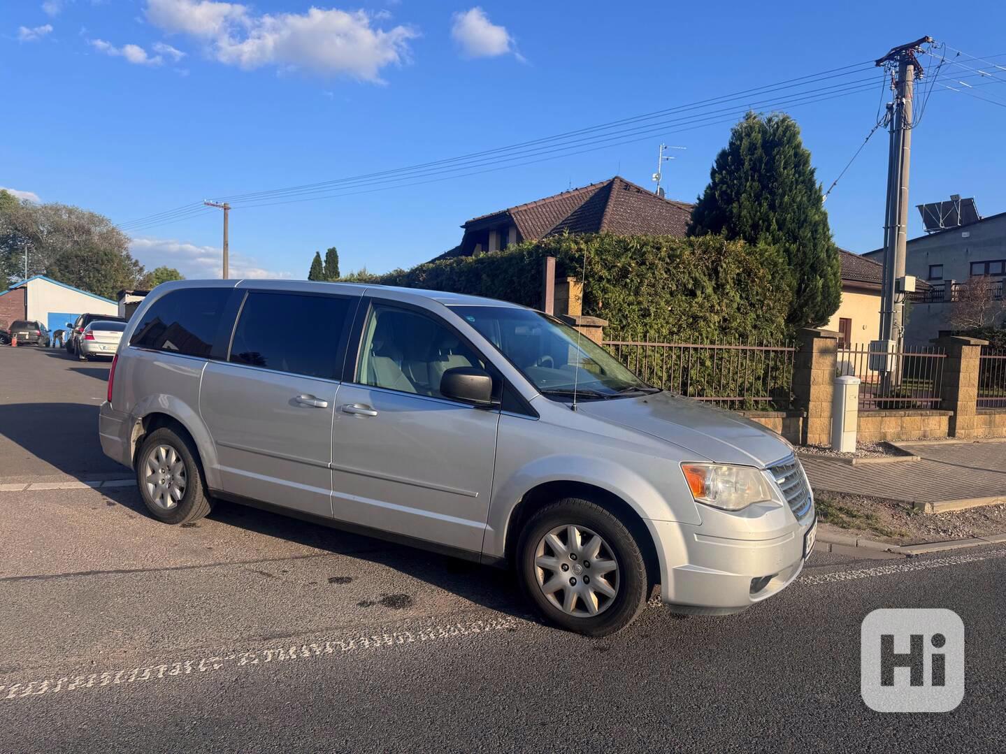 Chrysler Town Country 3,3 V6 RT 2009 - foto 1