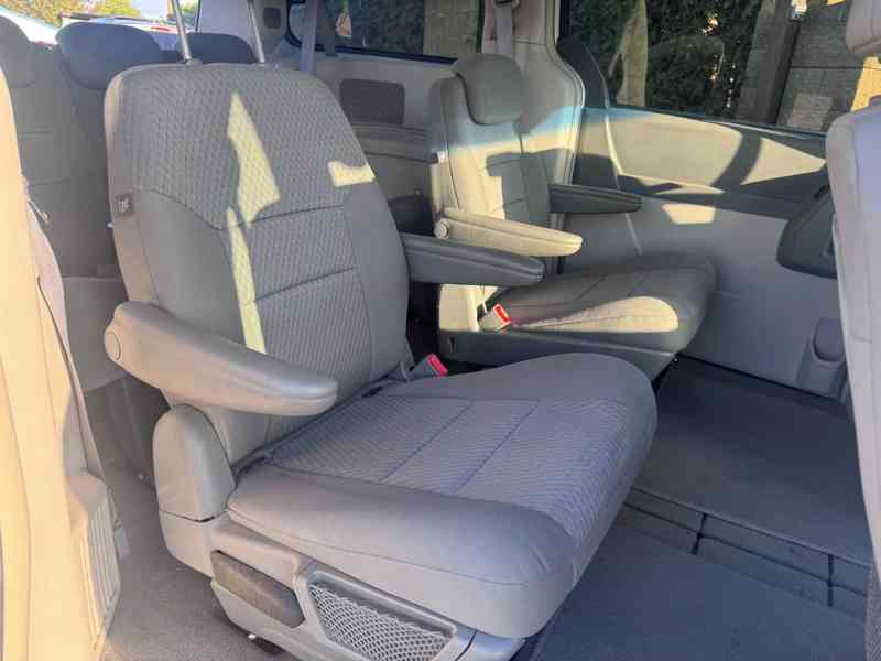 Chrysler Town Country 3,3 V6 RT 2009 - foto 6