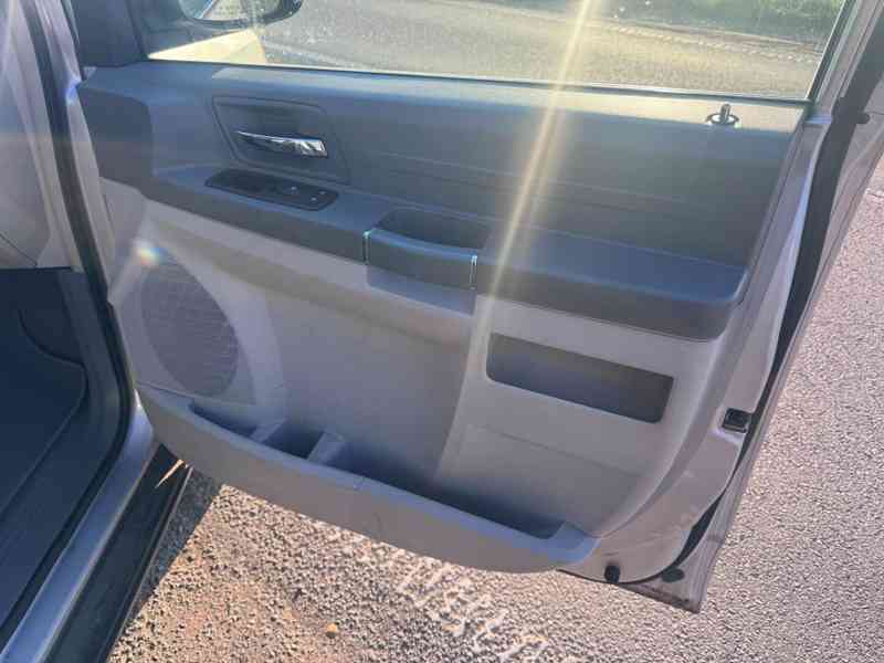 Chrysler Town Country 3,3 V6 RT 2009 - foto 10