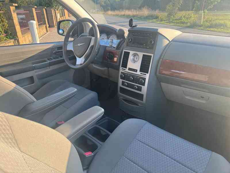 Chrysler Town Country 3,3 V6 RT 2009 - foto 8