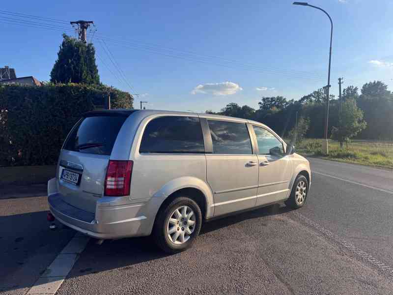 Chrysler Town Country 3,3 V6 RT 2009 - foto 4