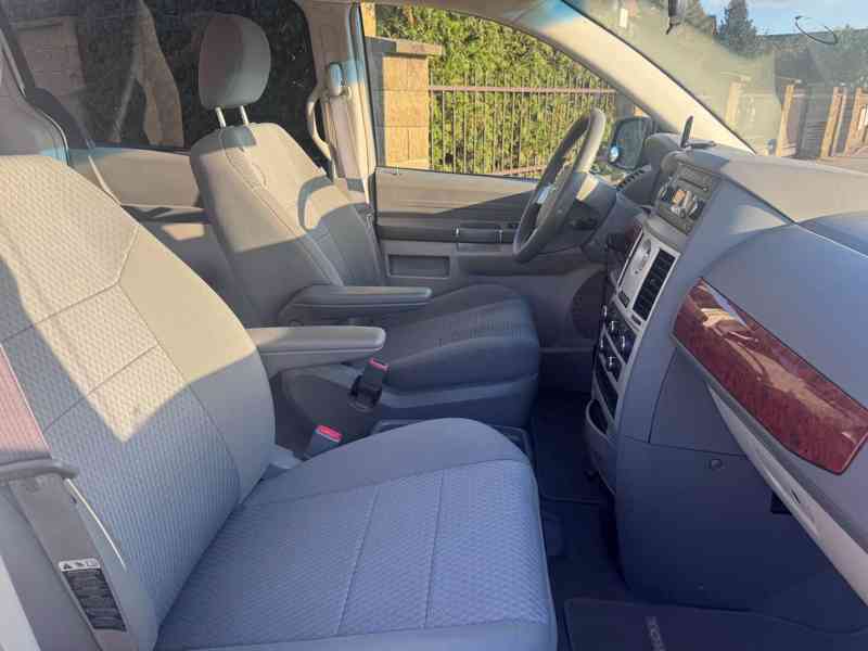 Chrysler Town Country 3,3 V6 RT 2009 - foto 11