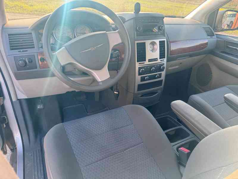 Chrysler Town Country 3,3 V6 RT 2009 - foto 13