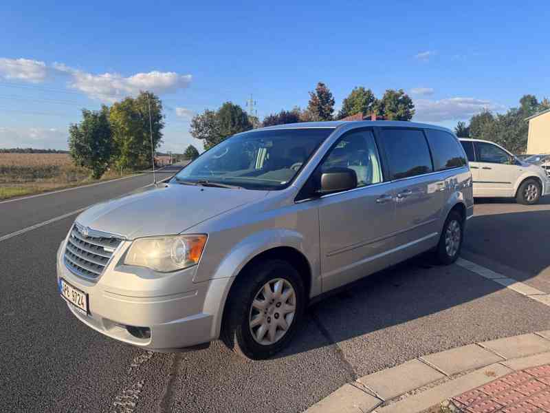 Chrysler Town Country 3,3 V6 RT 2009 - foto 2
