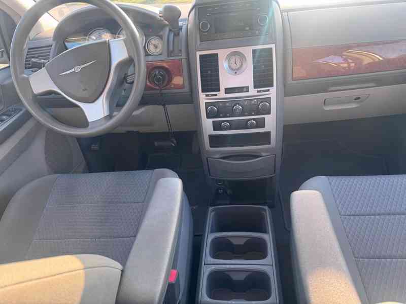 Chrysler Town Country 3,3 V6 RT 2009 - foto 9