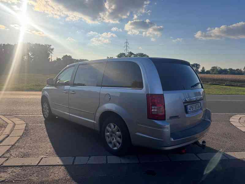 Chrysler Town Country 3,3 V6 RT 2009 - foto 3