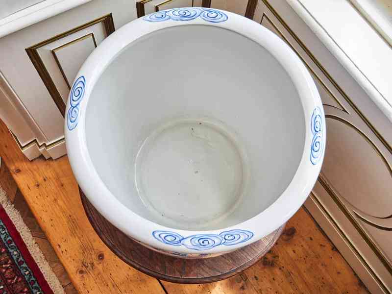 Čínský ručně malovaný porcelánový květináč – kobaltová modř - foto 9