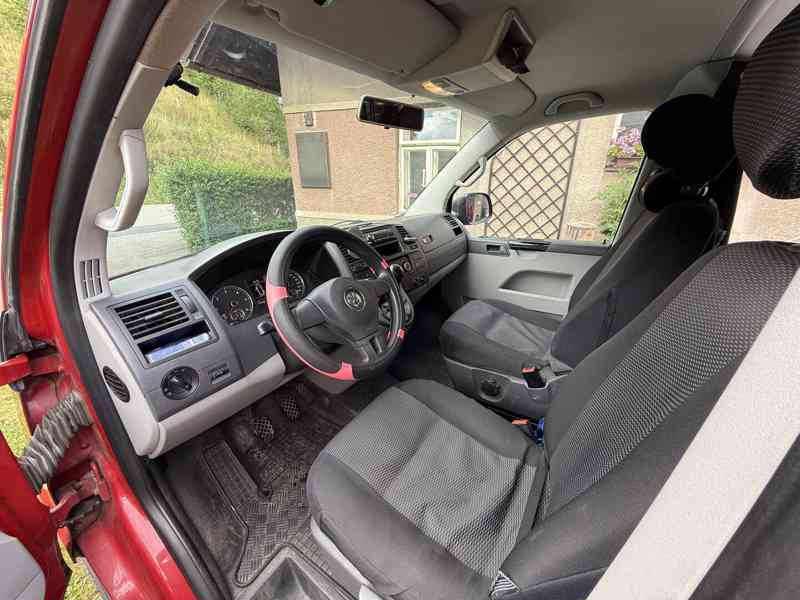 VW T5 2.0 TDI 103 kW,7 míst,2. majitel,CZ původ, 191 tis km - foto 11